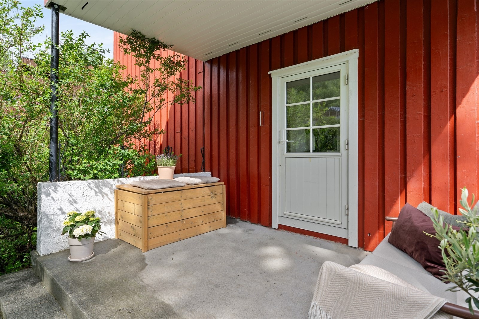 Fra stuen får du utgang til egen terrasse på 9m². Galleribilde