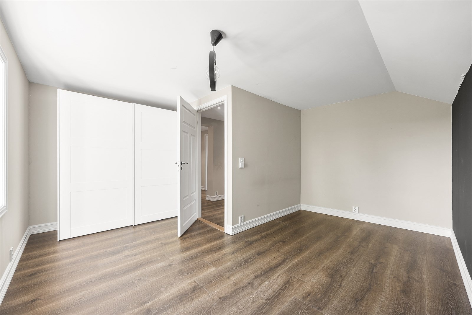 Det tredje soverommet i etasjen, med god plass til seng og garderobe. Galleribilde