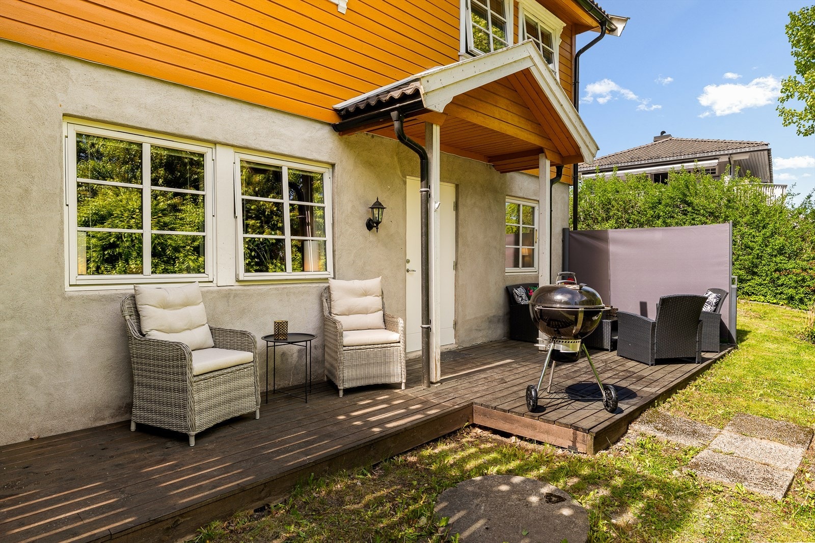 Leiligheten har sin egen uteplass på en markterrasse på 26 m². Galleribilde