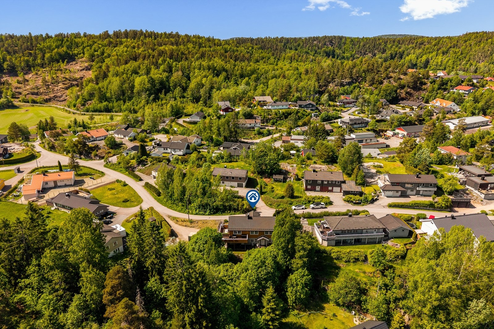 Oversikt over eiendommens plassering i det barnevennlige nabolaget Svartsrødfeltet. Galleribilde