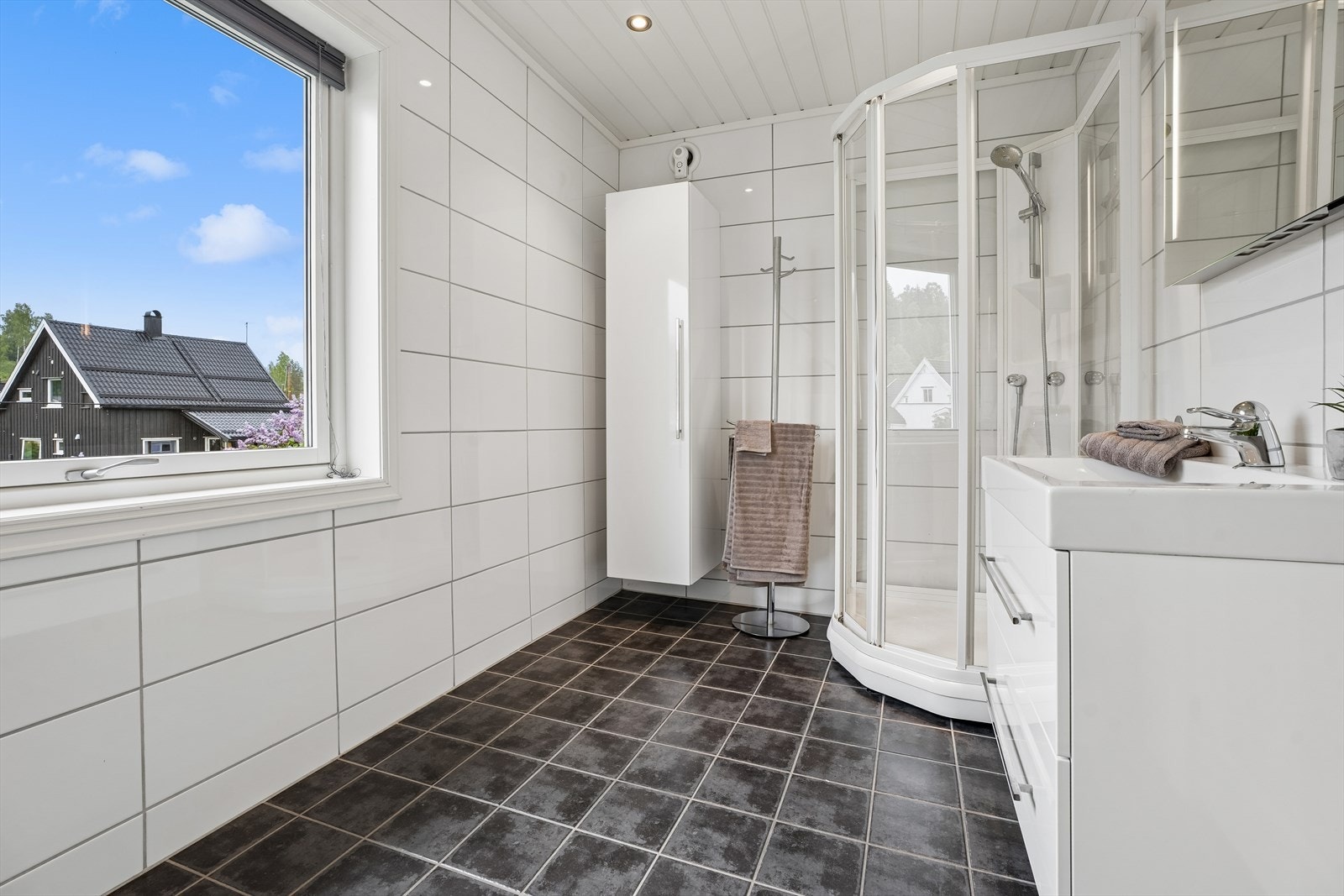 Mekanisk avtrekk sikrer god ventilasjon på badet. Galleribilde