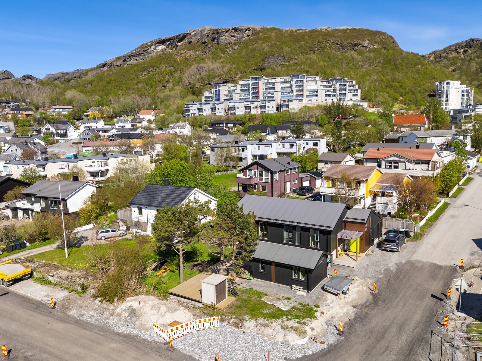 Eiendommen har en attraktiv og sentral beliggenhet i Rønvik. Galleribilde