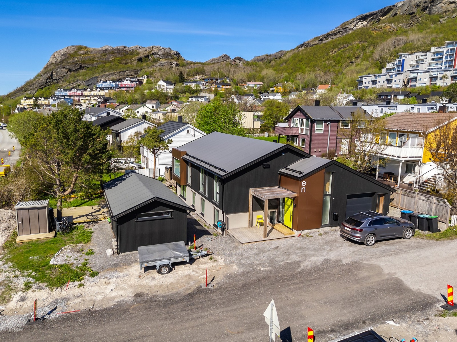 Boligen ligger på en eiet tomt på ca. 667,5 kvadratmeter. Galleribilde