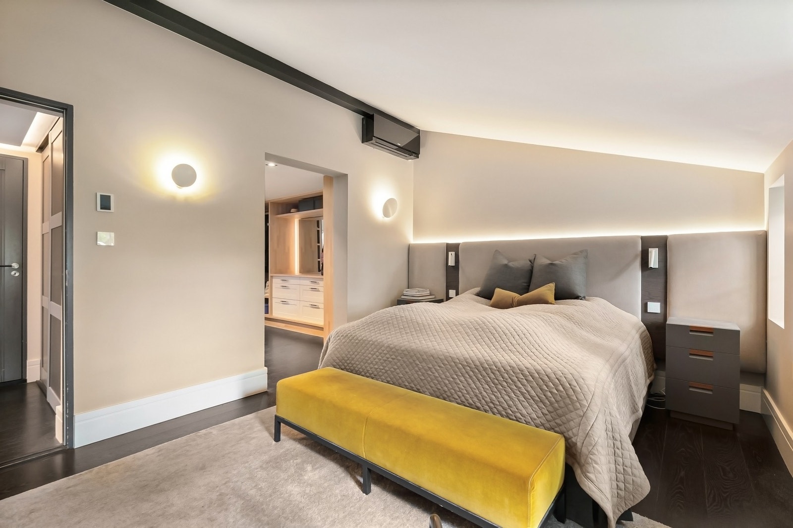 Hovedsoverommet med eget walk-in-closet og bad. Galleribilde