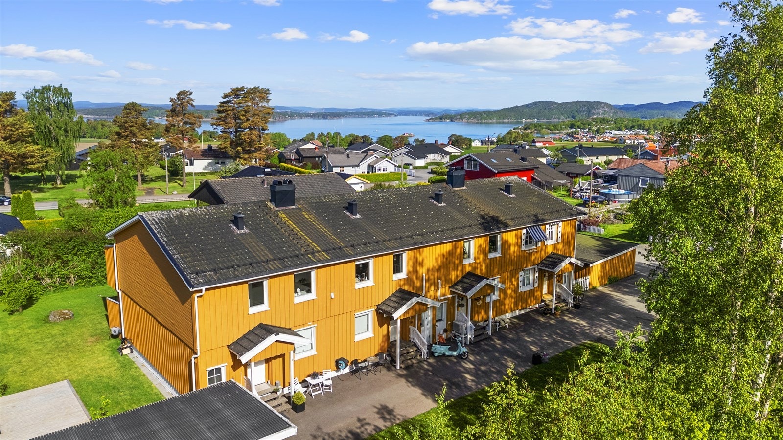 Amundrødveien 31 har en sentral beliggenhet i Helgeroa Galleribilde