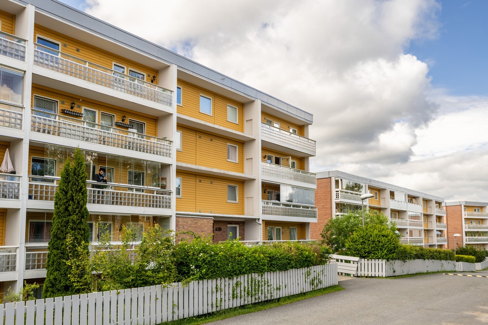Lavblokkbebyggelse med fine internveier. Galleribilde
