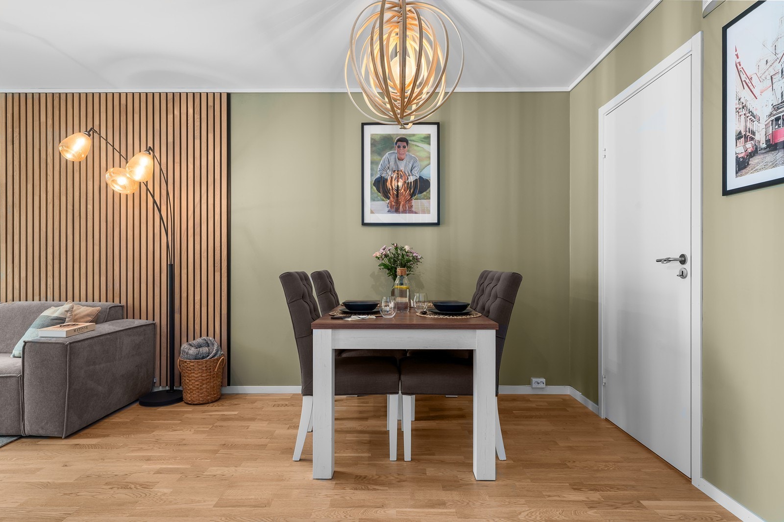 Spisestuen har god plass til hyggelige måltider med familie og venner. Galleribilde