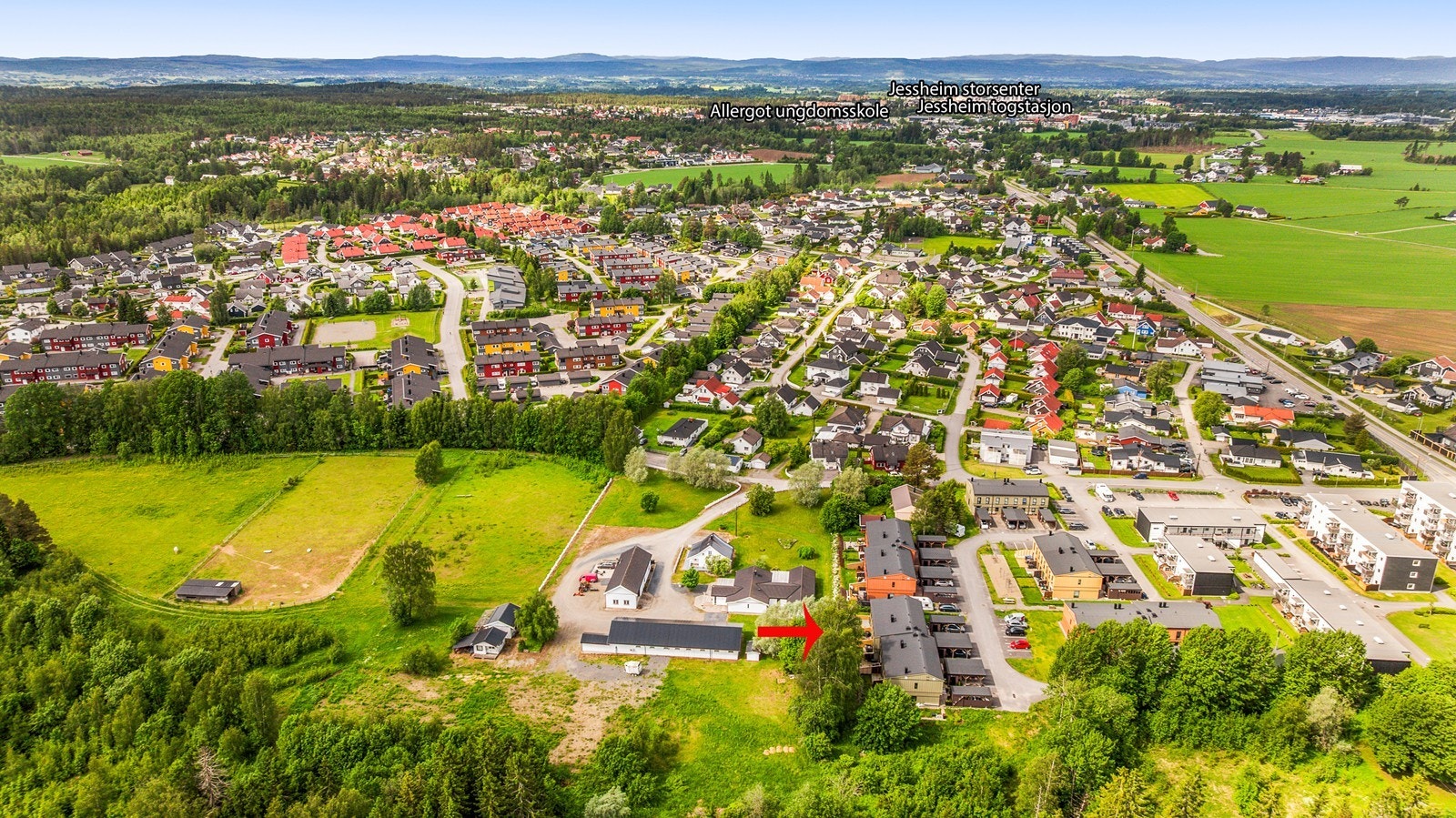 Jessheim sentrum med storsenter og togstasjon er kun en kort kjøretur unna. Galleribilde