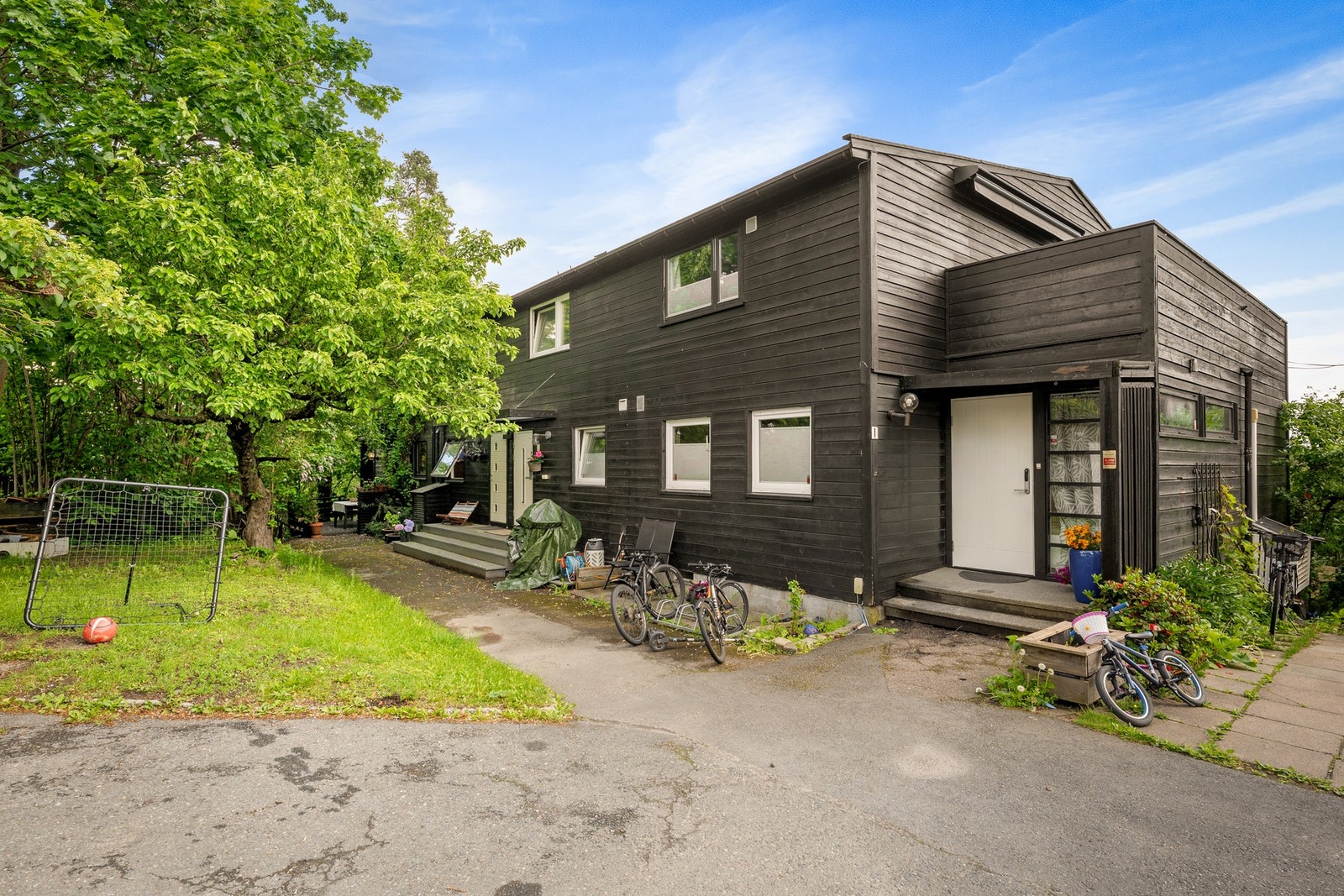 Meget hyggelig og barnevennlig rekkehus-tun. Galleribilde