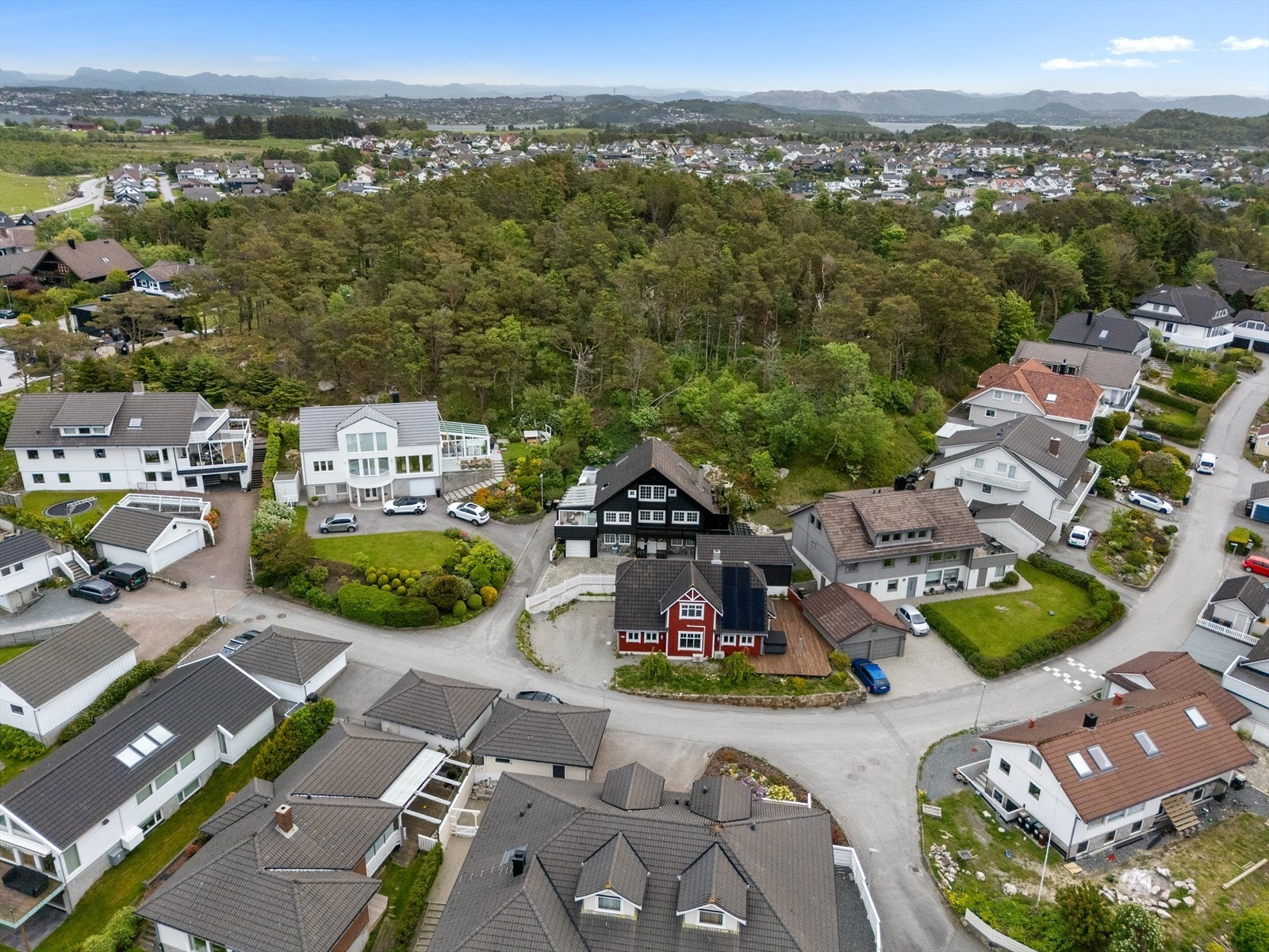 Oversiktsbilde som viser eiendommens plassering i nabolaget. Galleribilde