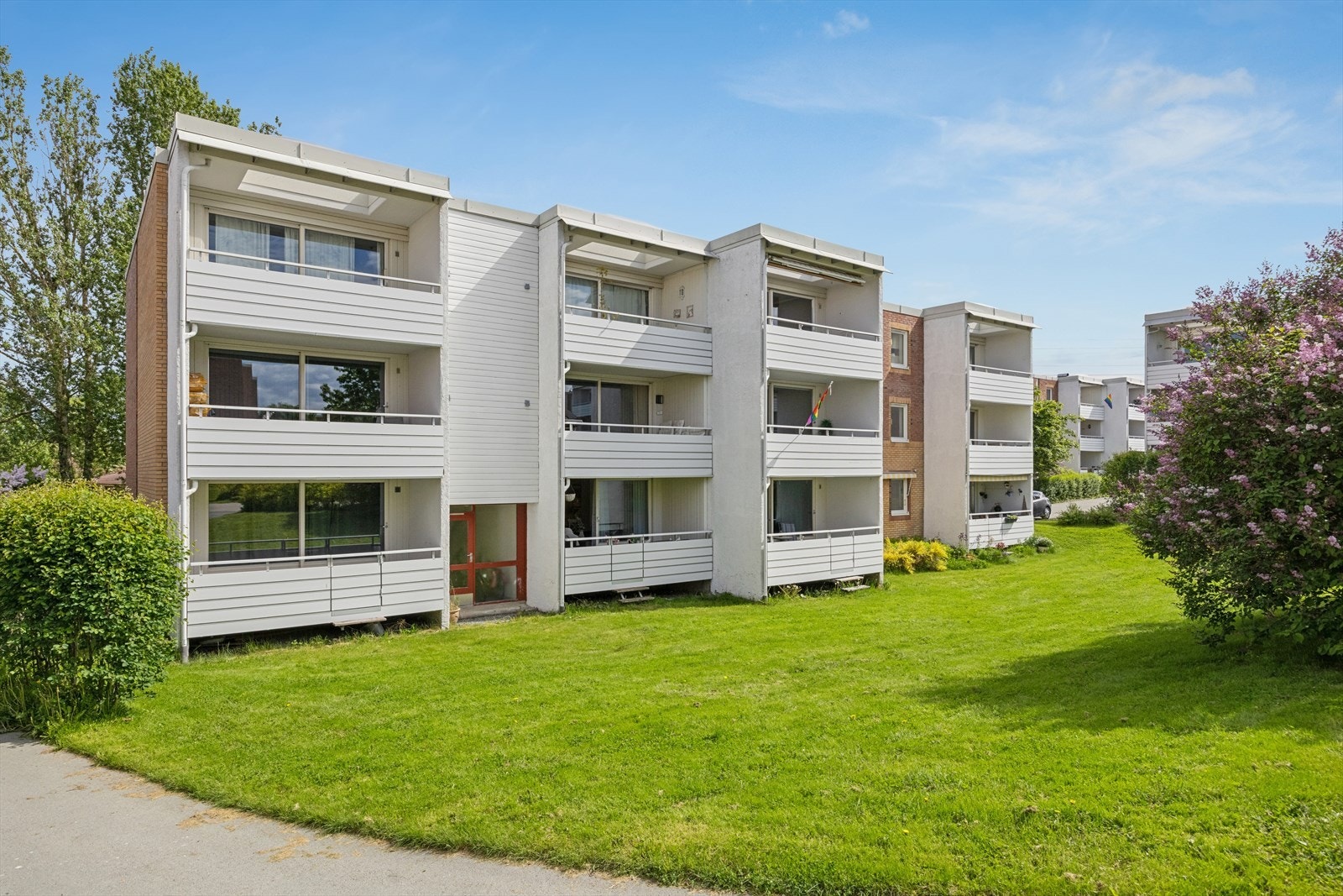 Leiligheten tilhører Moholt Borettslag, som består av 276 andelsleiligheter. Galleribilde