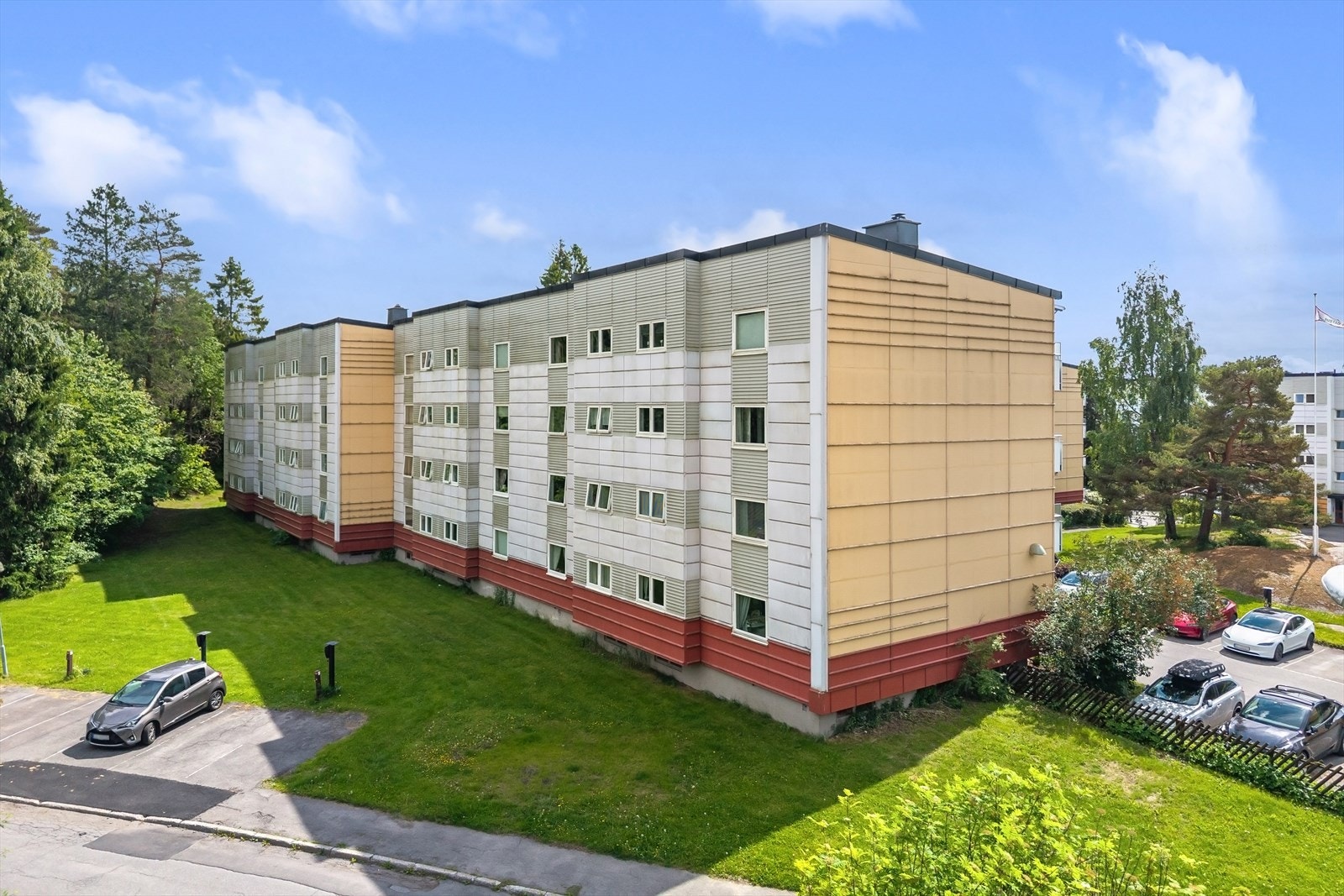 I nærområdet finnes gode tur- og rekreasjonsmuligheter året rundt, med gang- og sykkelstier, skogsområder og grønne friområder. Galleribilde