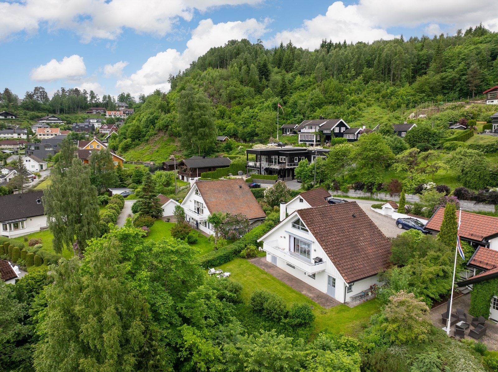 En innholdsrik enebolig med stort potensial i naturskjønne omgivelser. Galleribilde