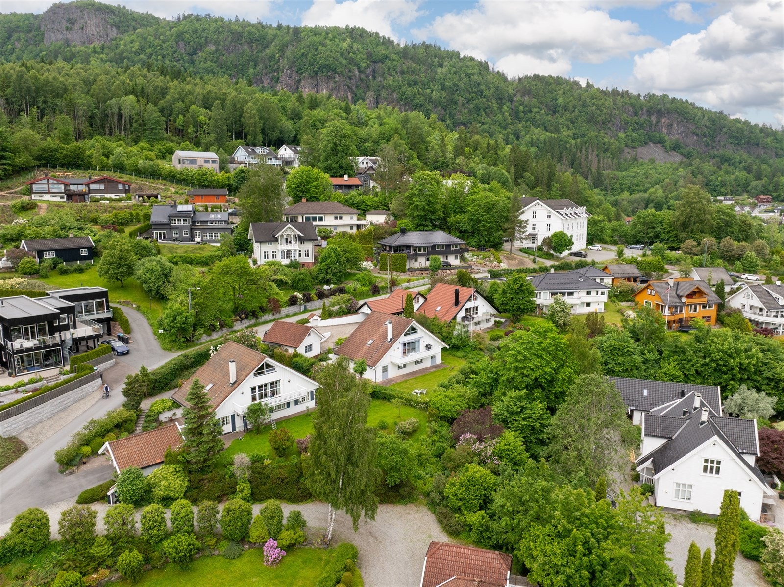Boligen ligger i et attraktivt og familievennlig boligområde. Galleribilde