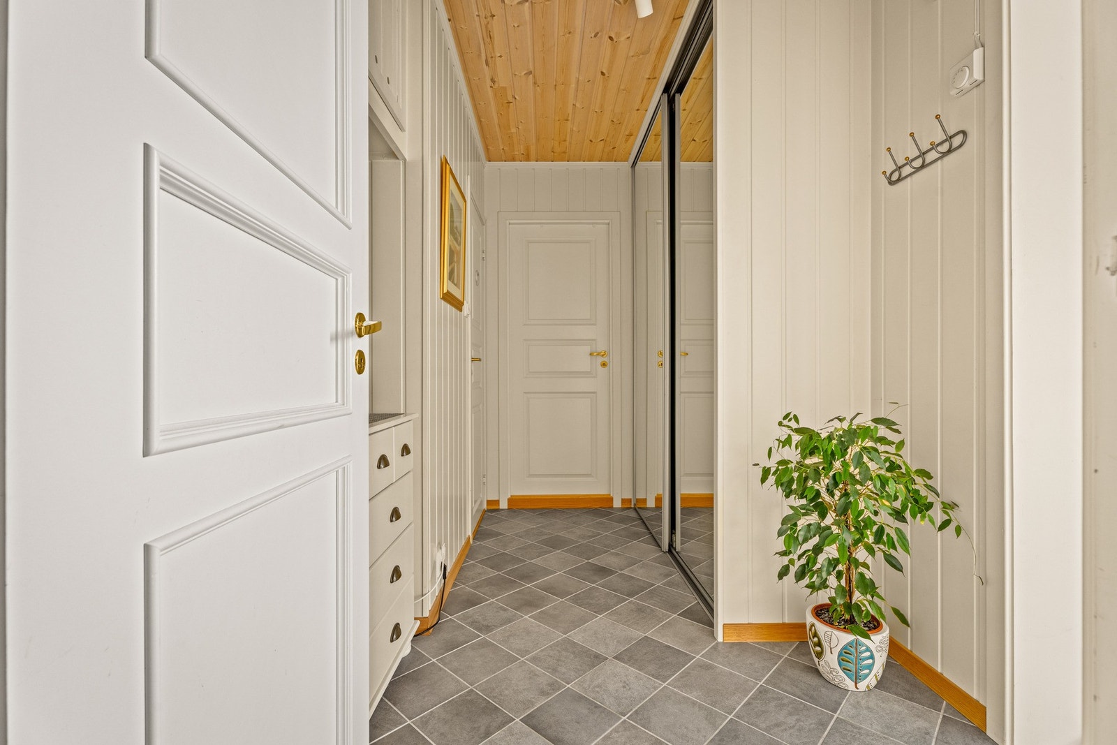 Gang til vaskerom, kjølerom og bod. Galleribilde