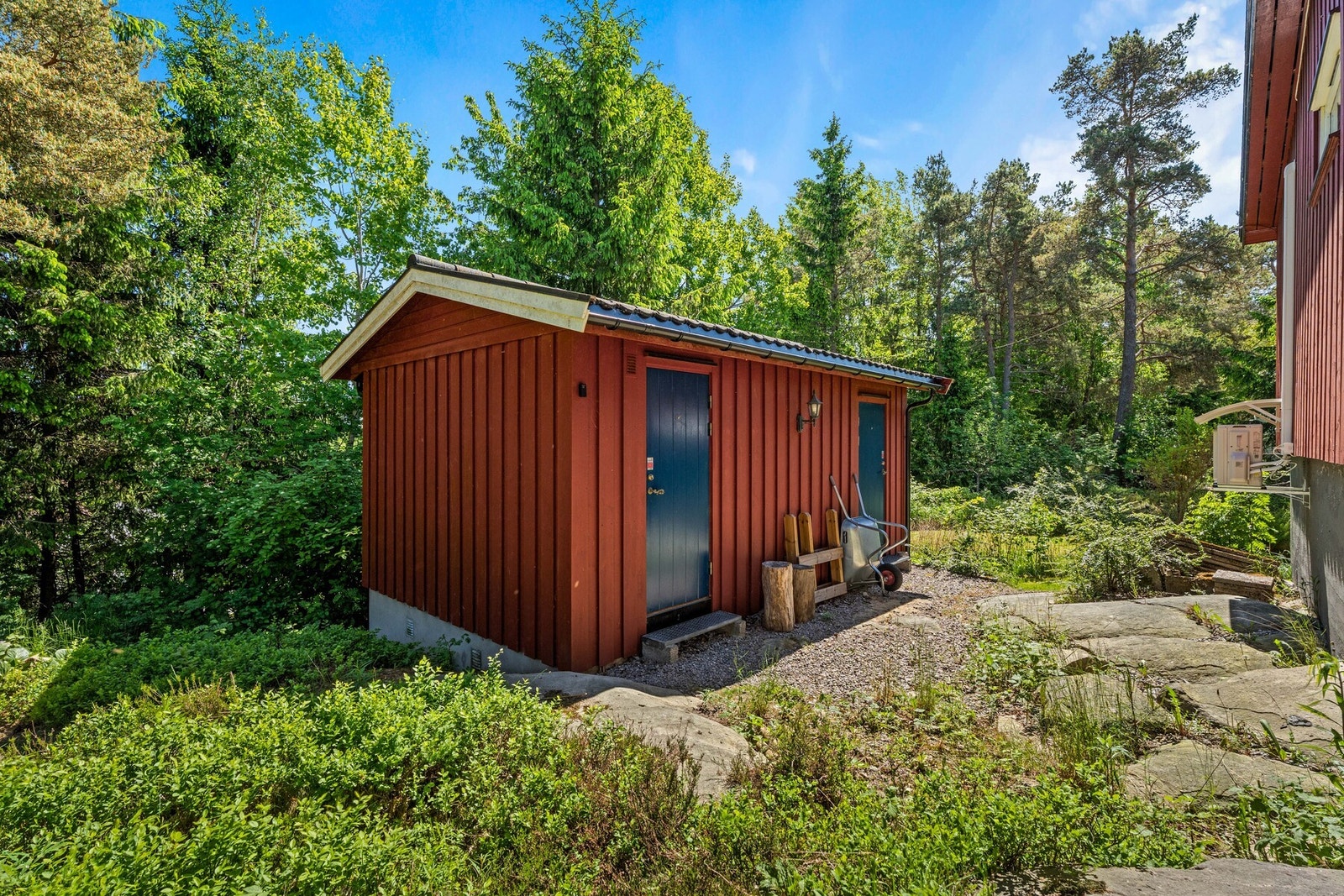 Verksted/bod på siden av huset. Galleribilde