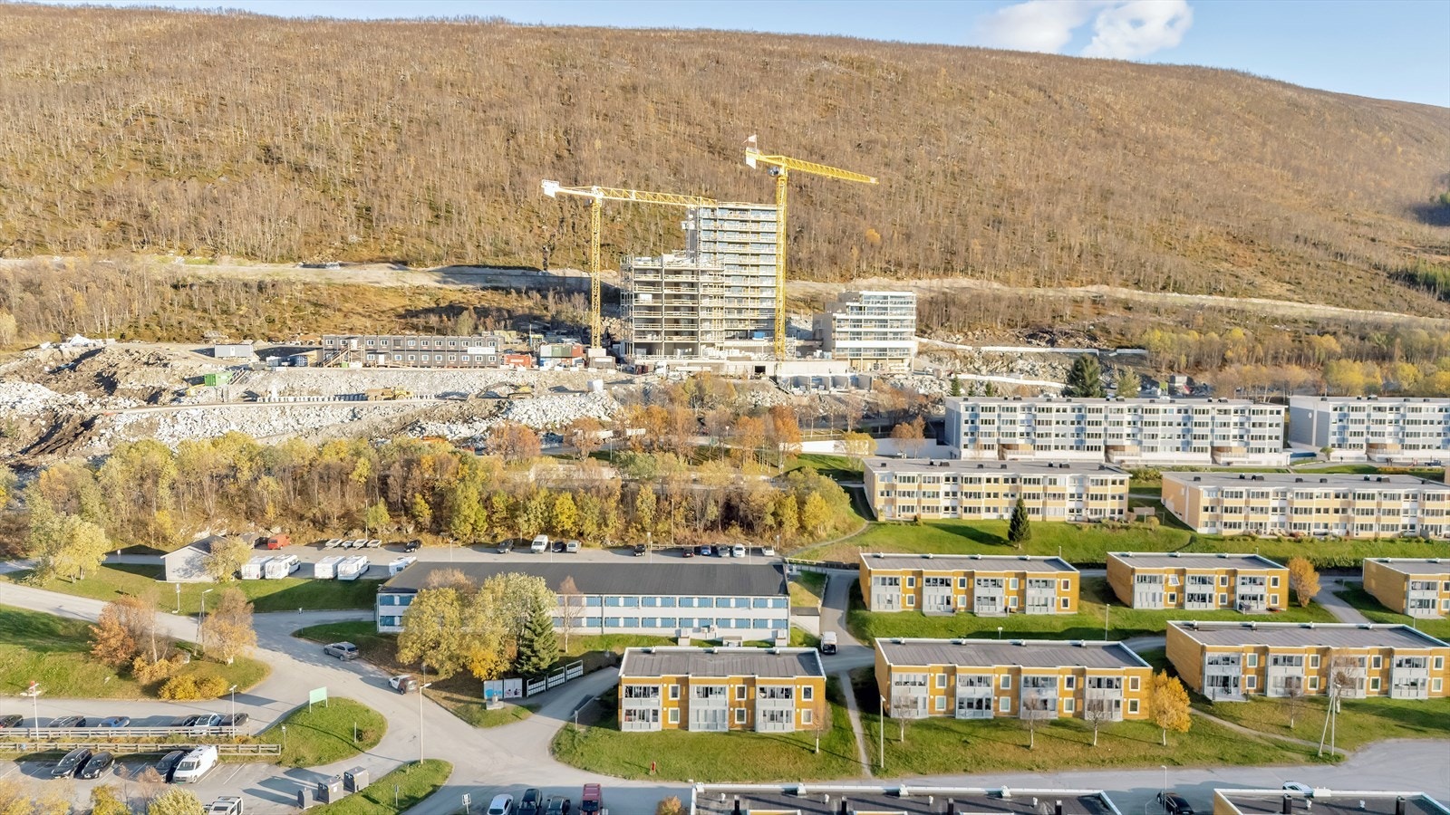 I Krokelvdalen finner man det meste man trenger som butikk, skoler, barnehage, legekontor og mye mer Galleribilde
