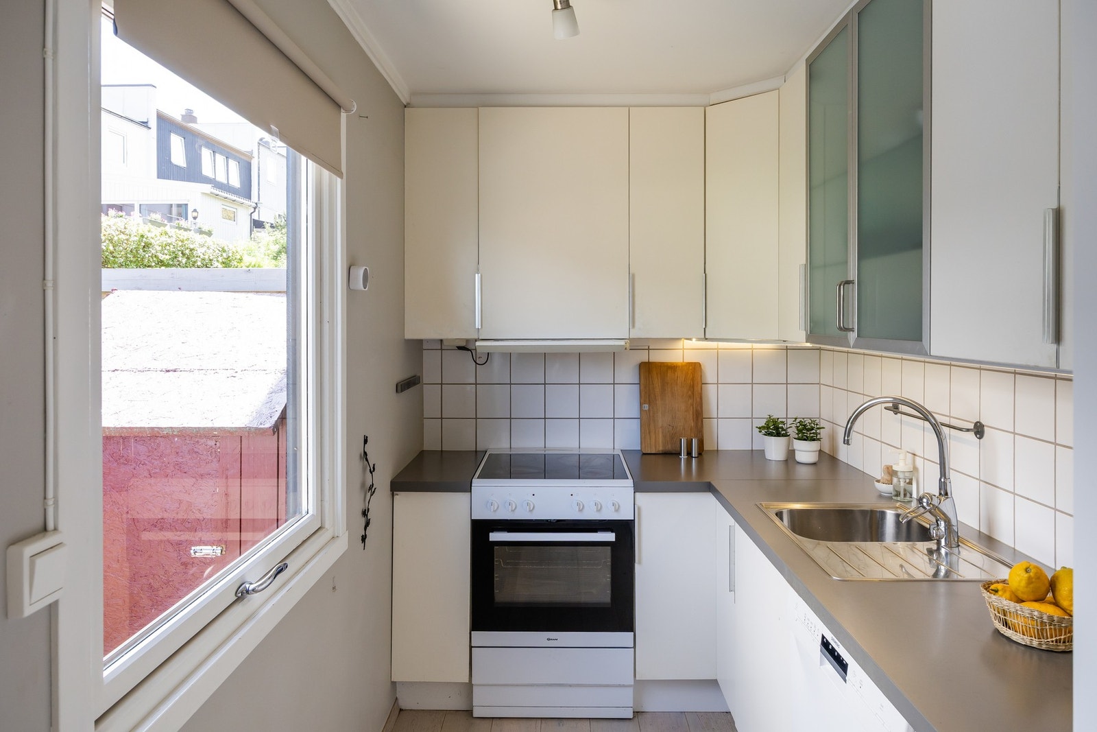 Innredningen ble oppgradert med nye fronter og benkeplate i 2013. Galleribilde