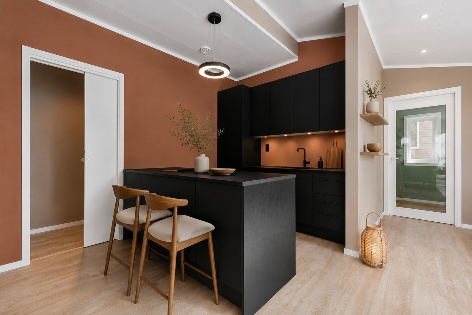 Kjøkken med sorte, slette fronter og integrerte hvitevarer. Kjøkkenøya gir ekstra arbeidsflate og en naturlig samlingsplass. (Digital styling) Galleribilde