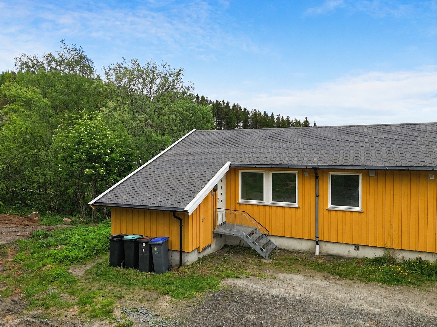 Egen inngang via utvendig trapp. Galleribilde