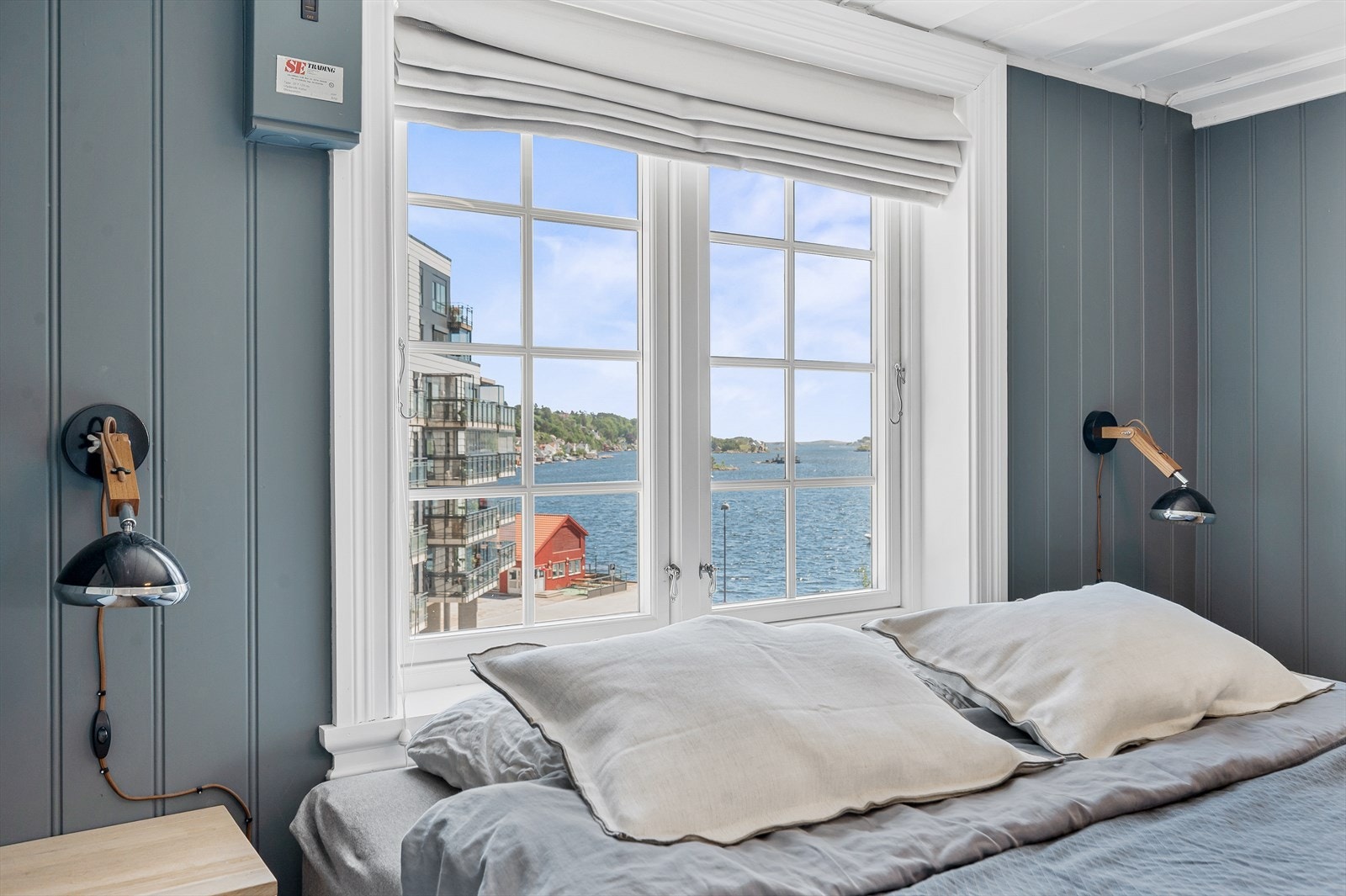 Fra soveromsvinduet er det direkte utsyn mot Galtesund og Torungen. Galleribilde