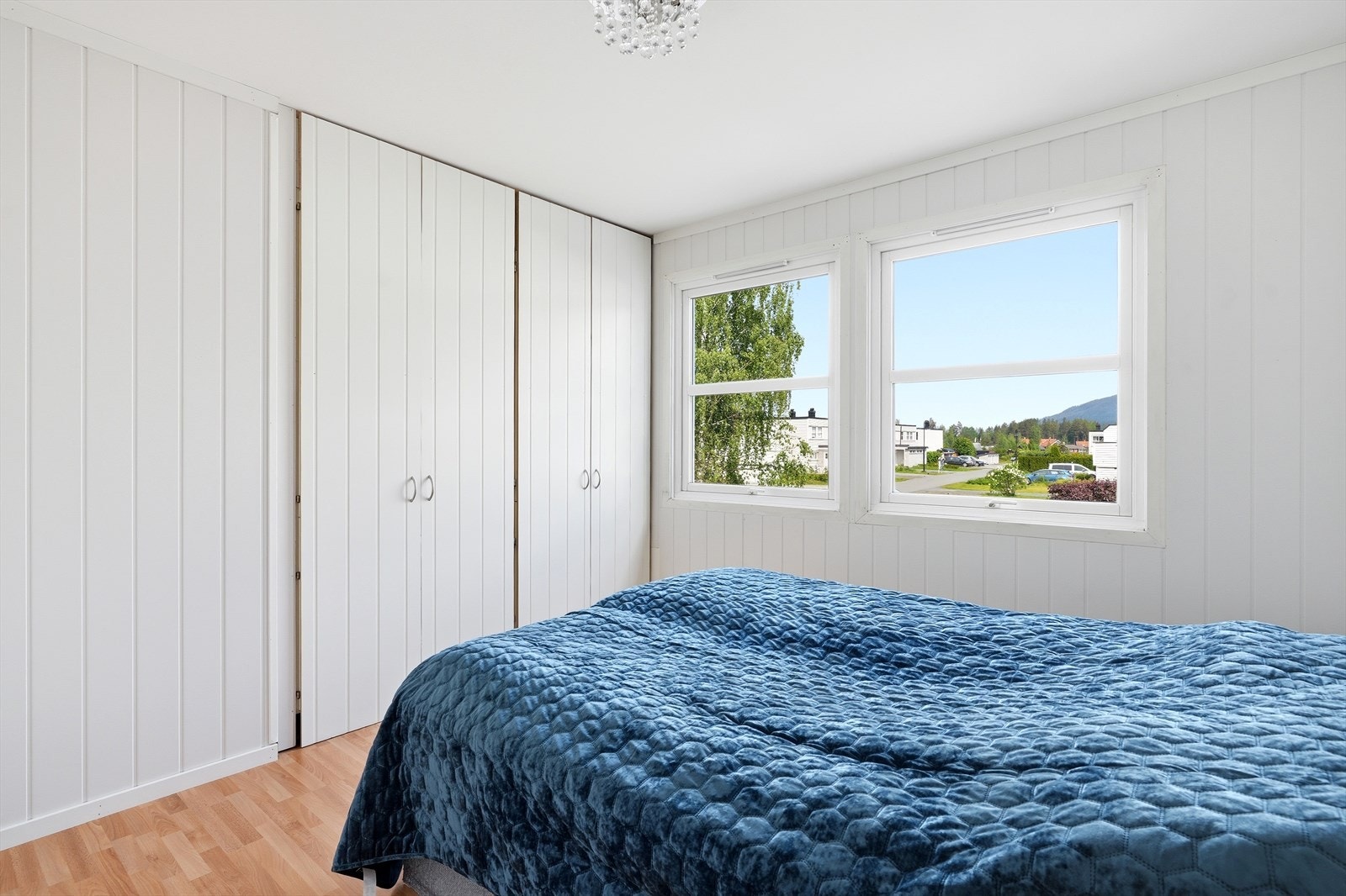 Medfølgende garderobeskap. Galleribilde