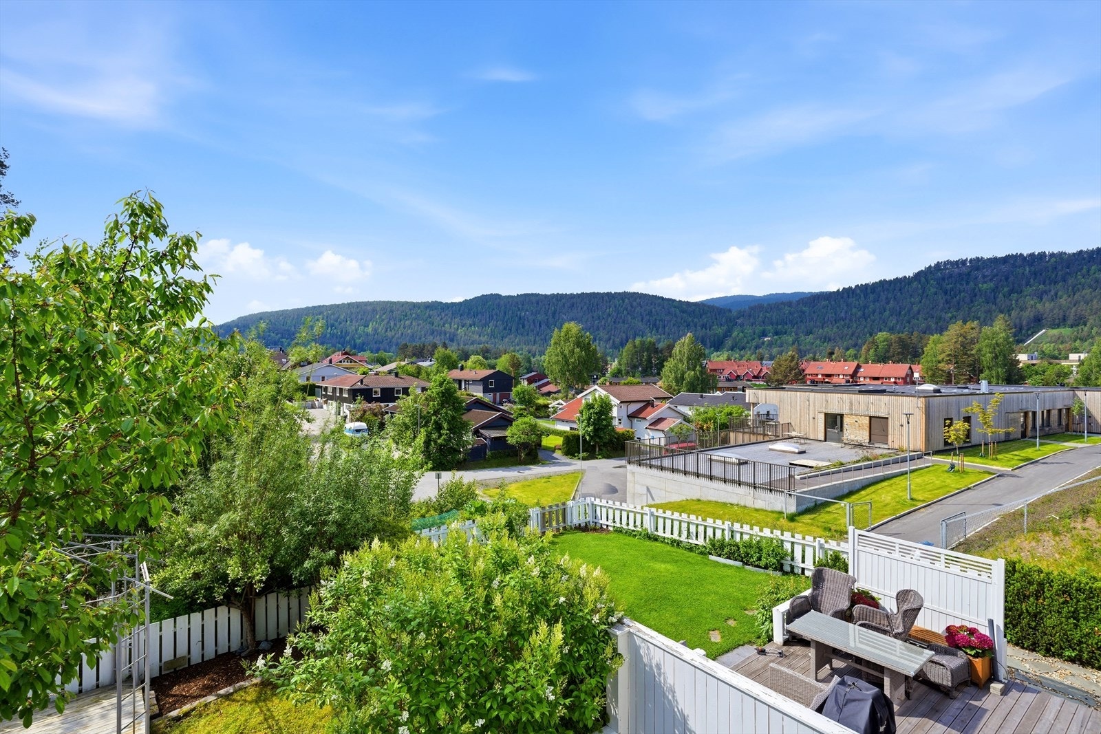 Fra eiendommen er det kort gangavstand til Skavanger skole, som ligger kun 900 meter unna. Galleribilde