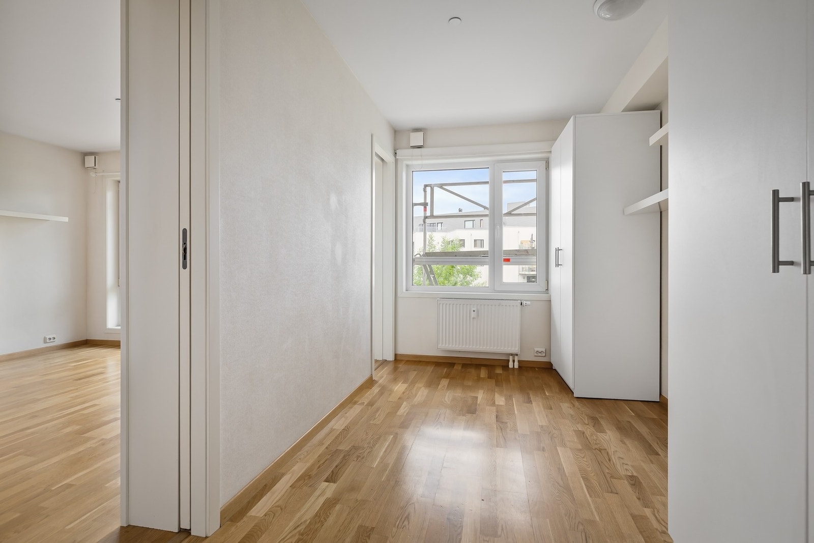 Soverom 1: Soverom med gode innredningsmuligheter og behagelig lysinnslipp. Galleribilde