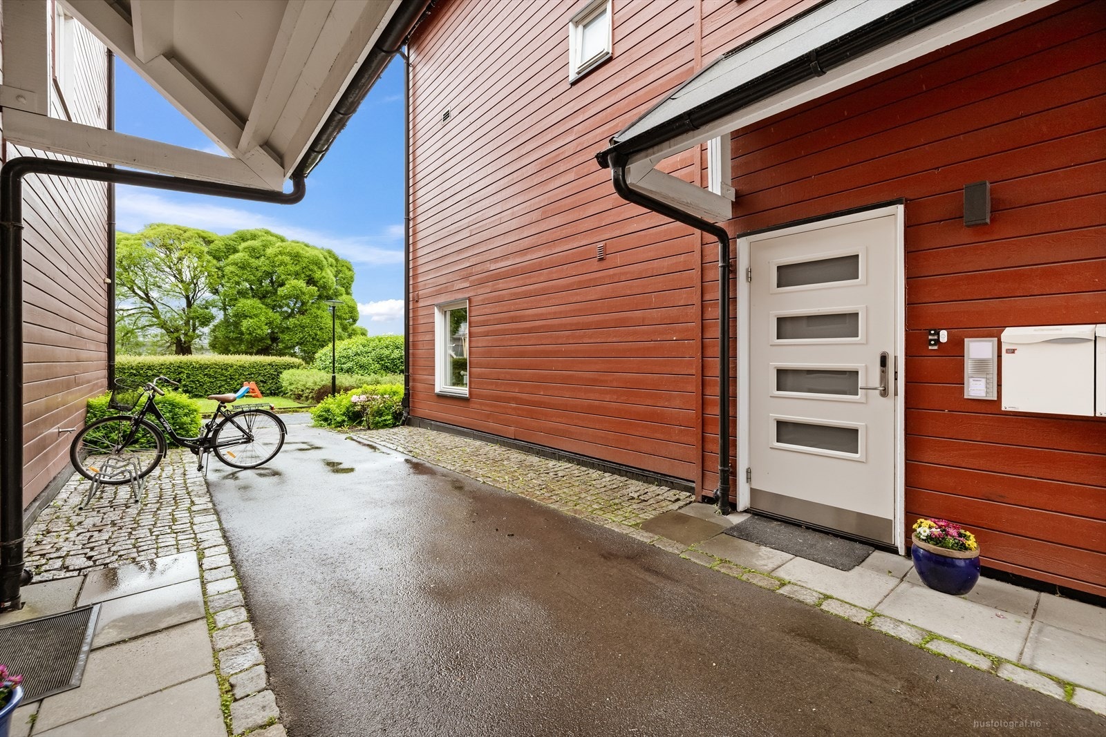 Egen inngang på bakkeplan. Galleribilde