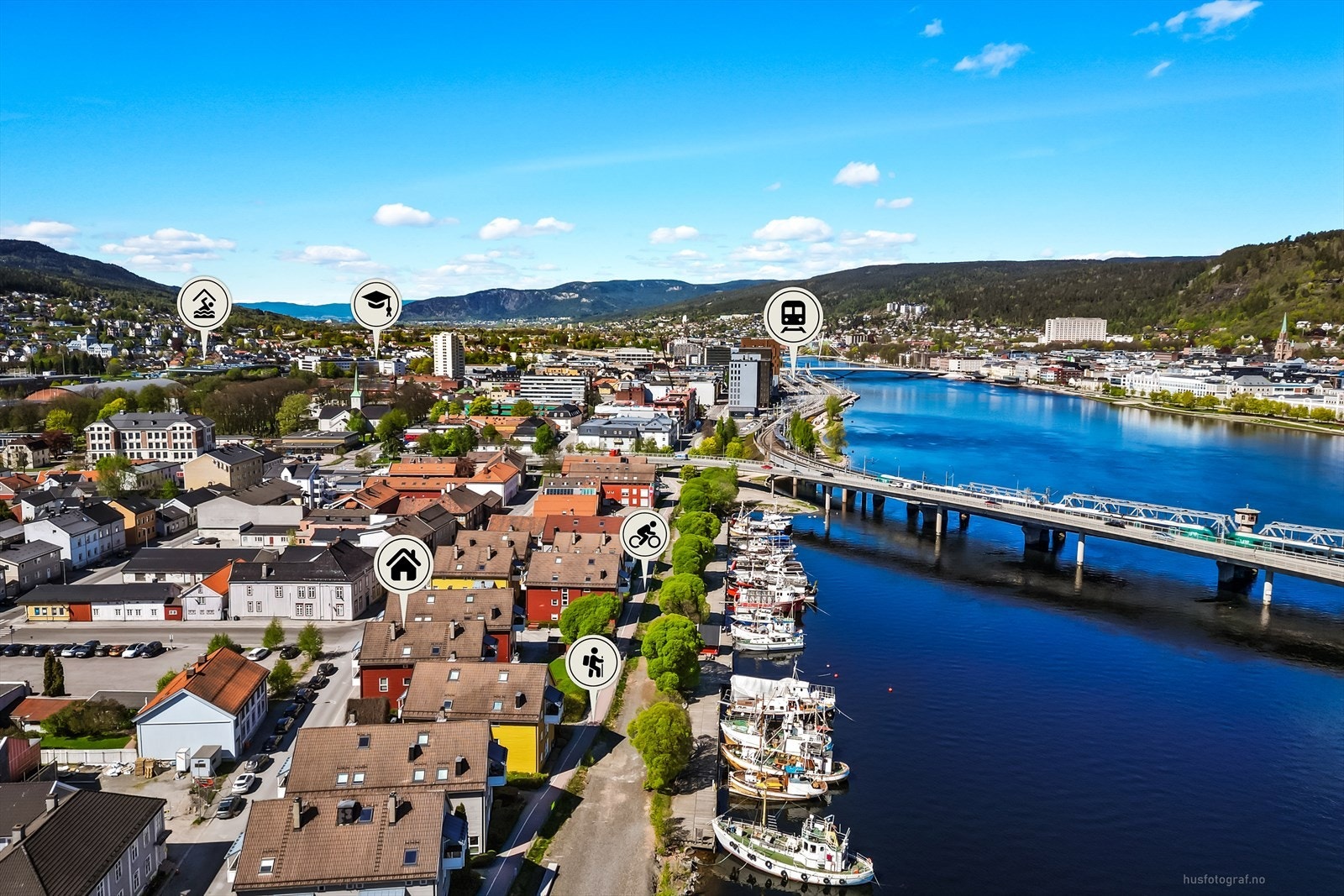 Gangavstand til Drammen stasjon (ca. 11 min) med hyppige avganger. Galleribilde