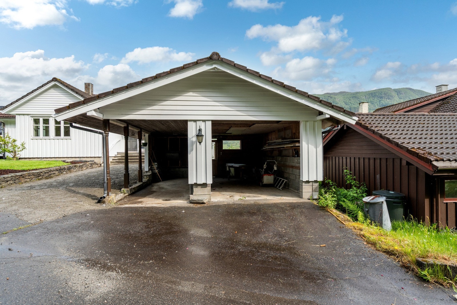 Garasje med sykkelcarport Galleribilde