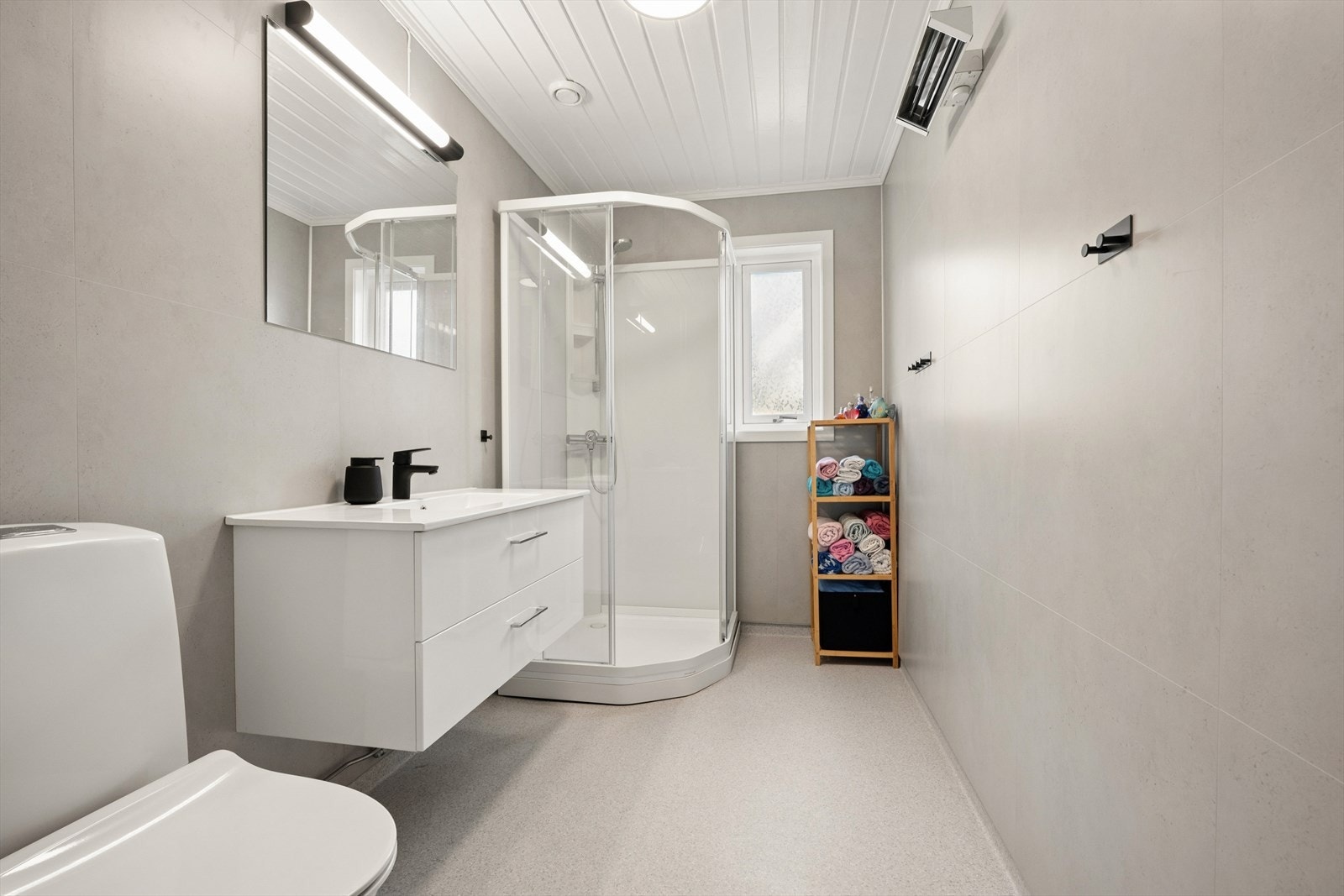 Badet i 1.etasje ble rehabilitert i 2026. Galleribilde