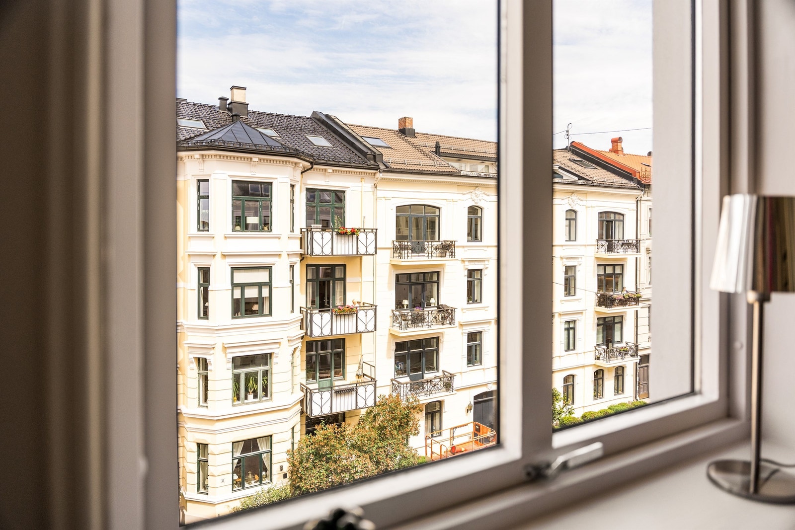 Fra leiligheten er det kort gangavstand til Frognerparken med Vigelandsparken og Frognerbadet. Galleribilde