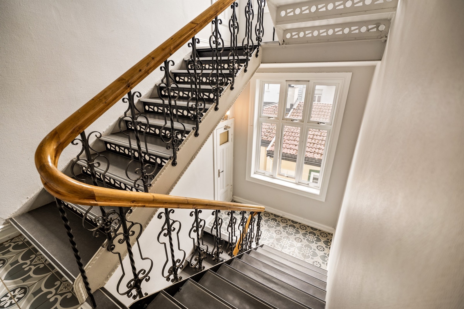 Leiligheten ligger i 4.etg i en klassisk bygård. Galleribilde