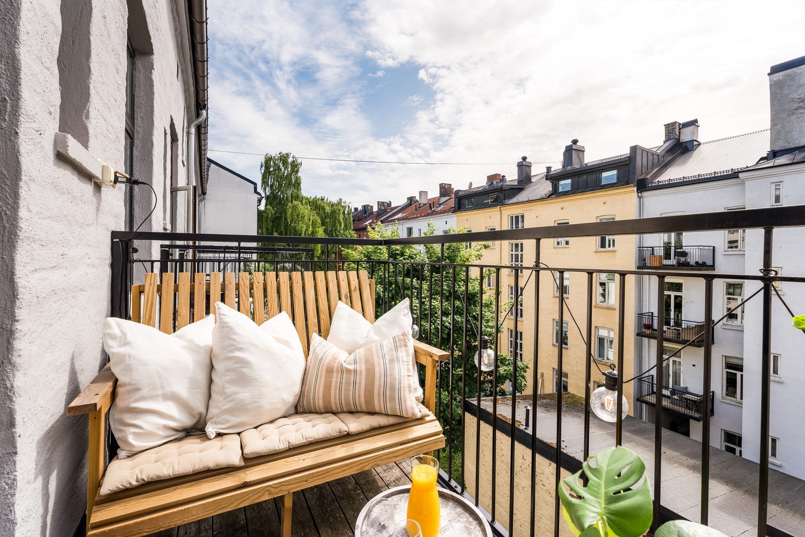 Her er det gode solforhold og utsikt over den rolige bakgården. Galleribilde
