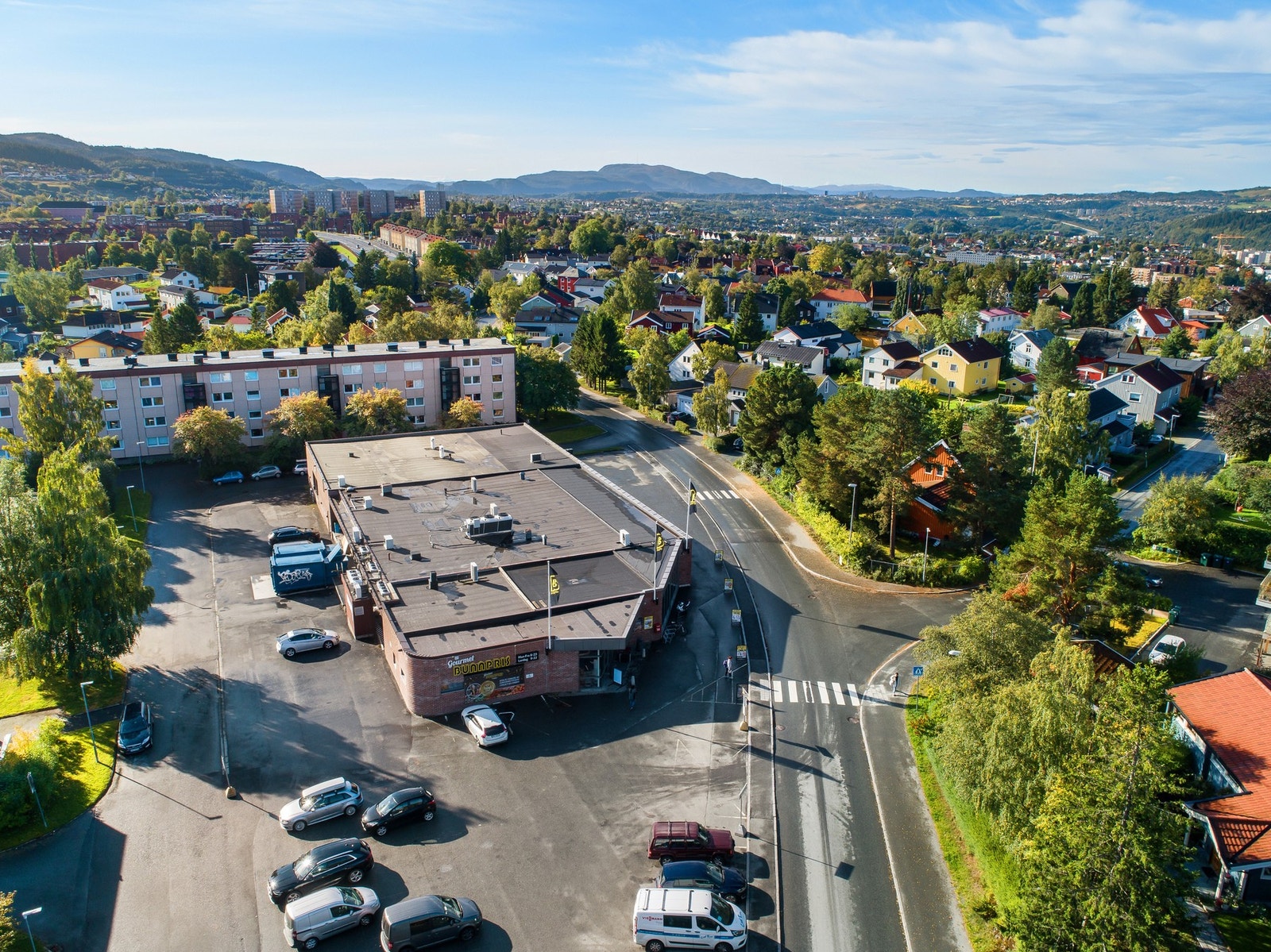 Kort vei til både buss og butikk. Galleribilde