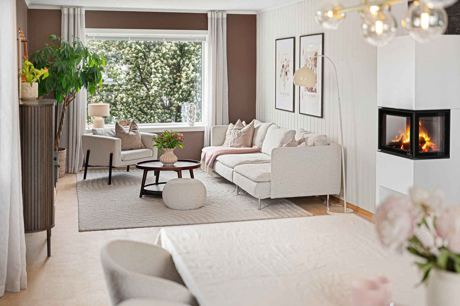 Lys og flott stueløsning på 32,2 m². Galleribilde