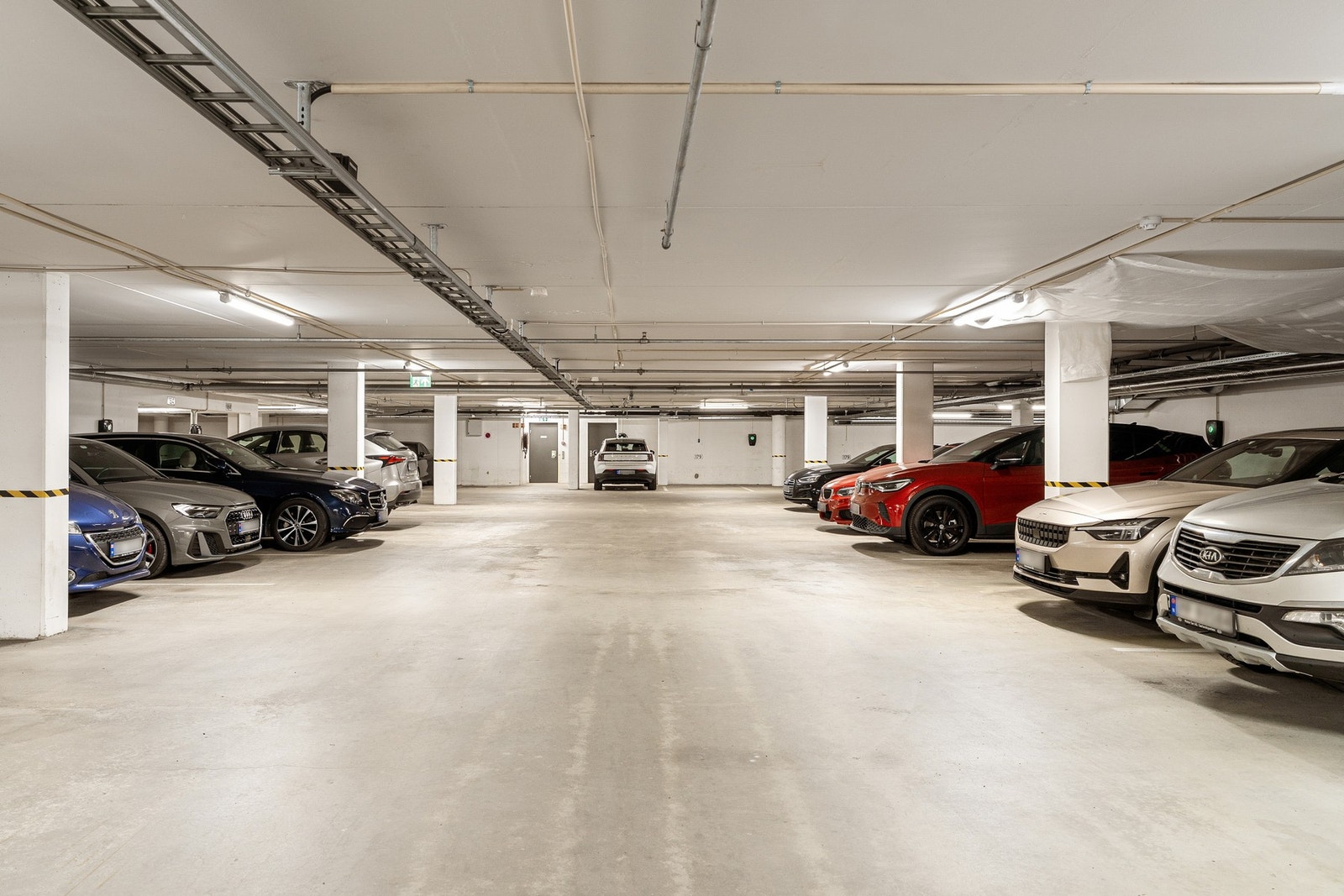 Fast parkeringsplass i underetasje Galleribilde