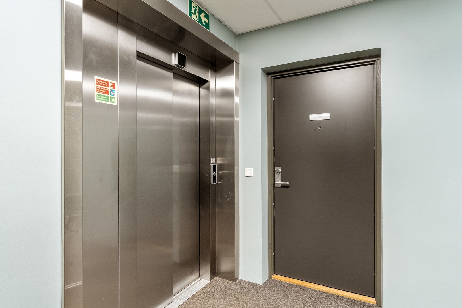 Heis i umiddelbar avstand fra leiligheten Galleribilde