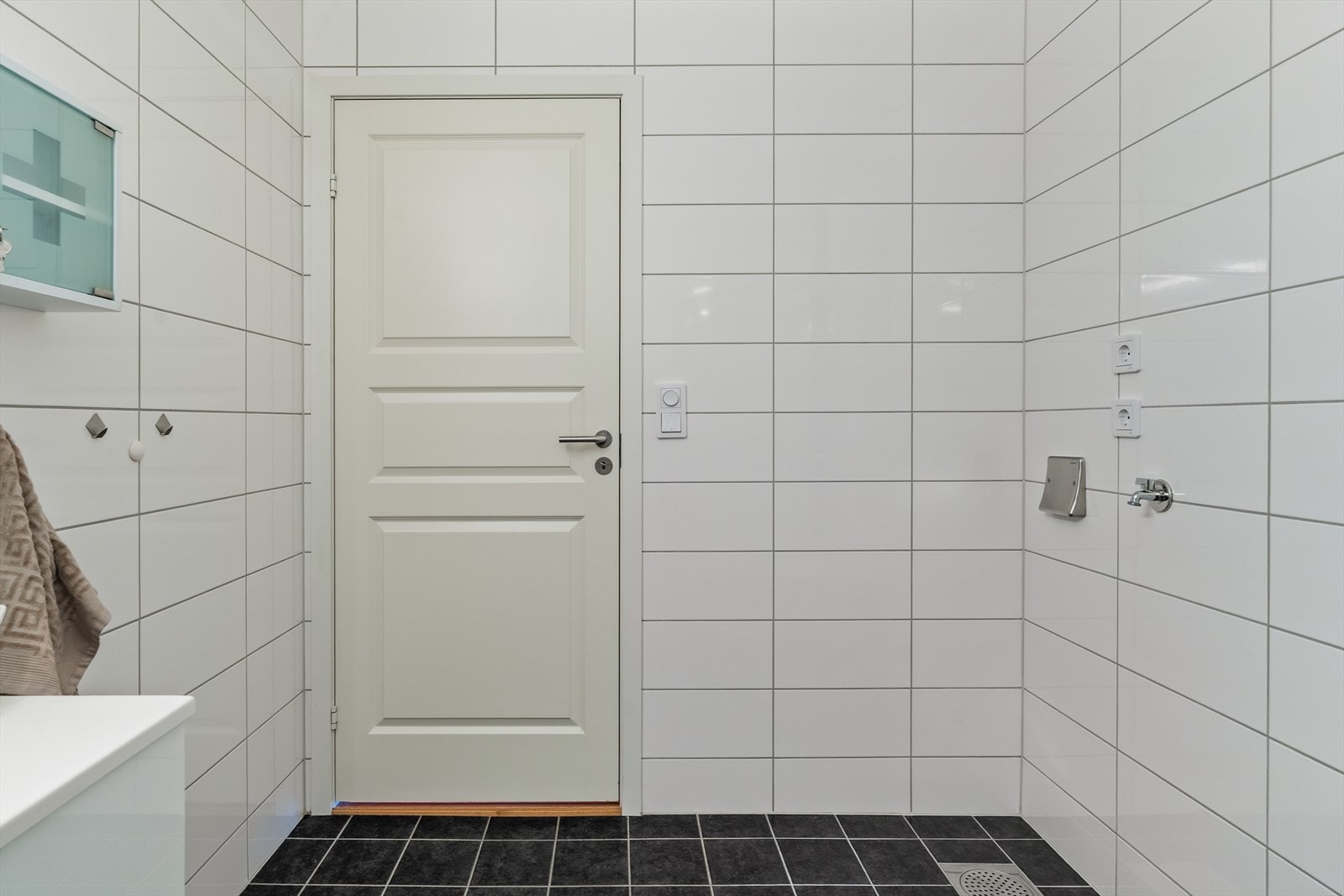 Opplegg for vaskemaskin på badet Galleribilde