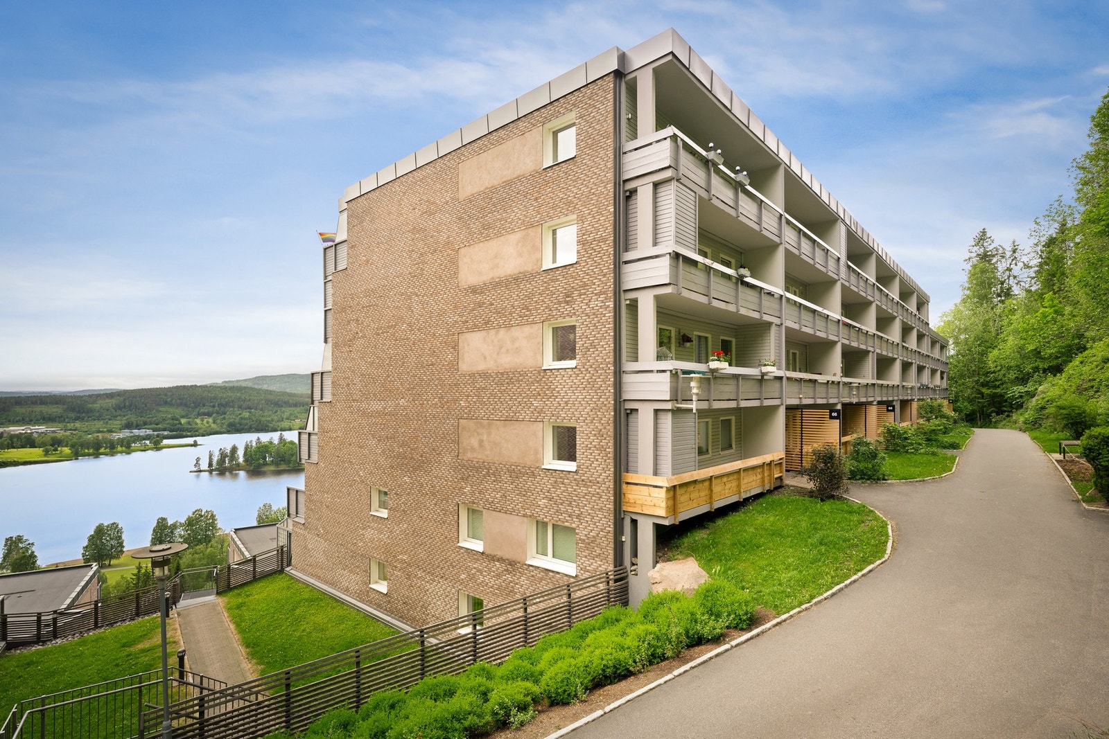 Leiligheten er en del av Liabakken boligsameie. Veldrevet sameie med god vedkileholdshistorikk. Galleribilde