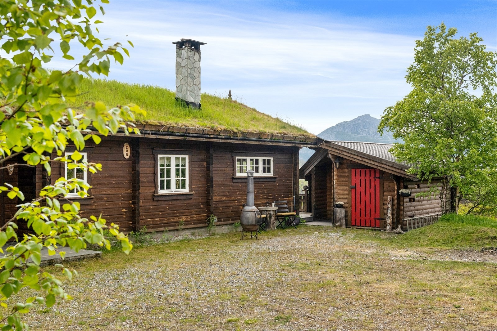 Tilsammen 3 soverom med 8 sengeplasser | Godt med bodplass til ved og skiutstyr | Parkering ved hyttevegg Galleribilde