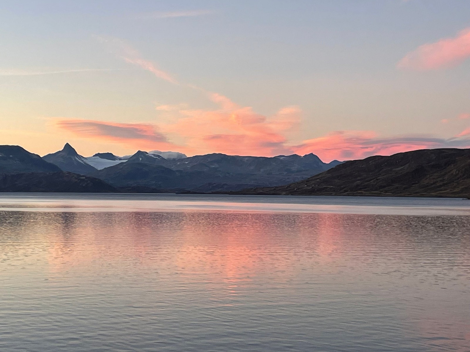 Aldri en lik himmel å se over Uranostind og fjellene rundt Galleribilde