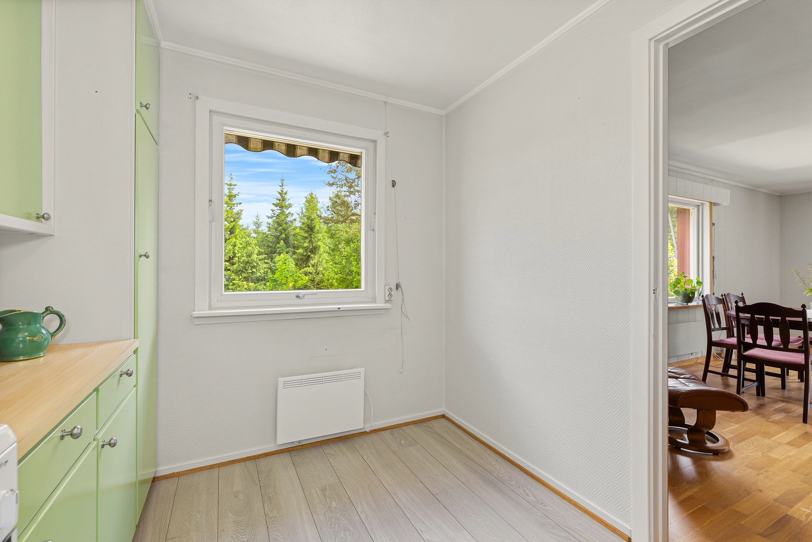 Her er det plass til en liten sittegruppe med lite kjøkkenbord Galleribilde