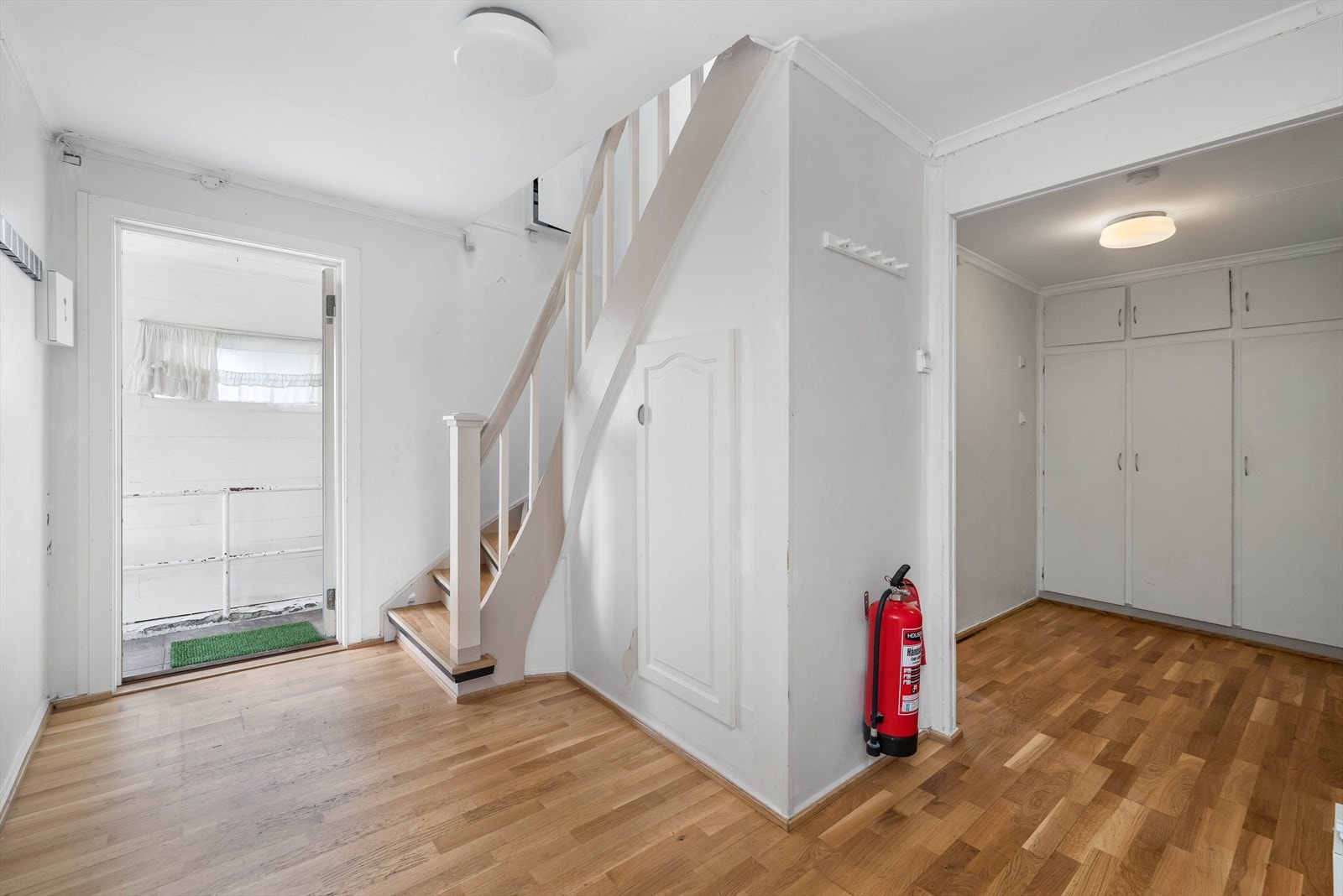 I gang/hall er det god plass til oppheng av yttertøy. Galleribilde