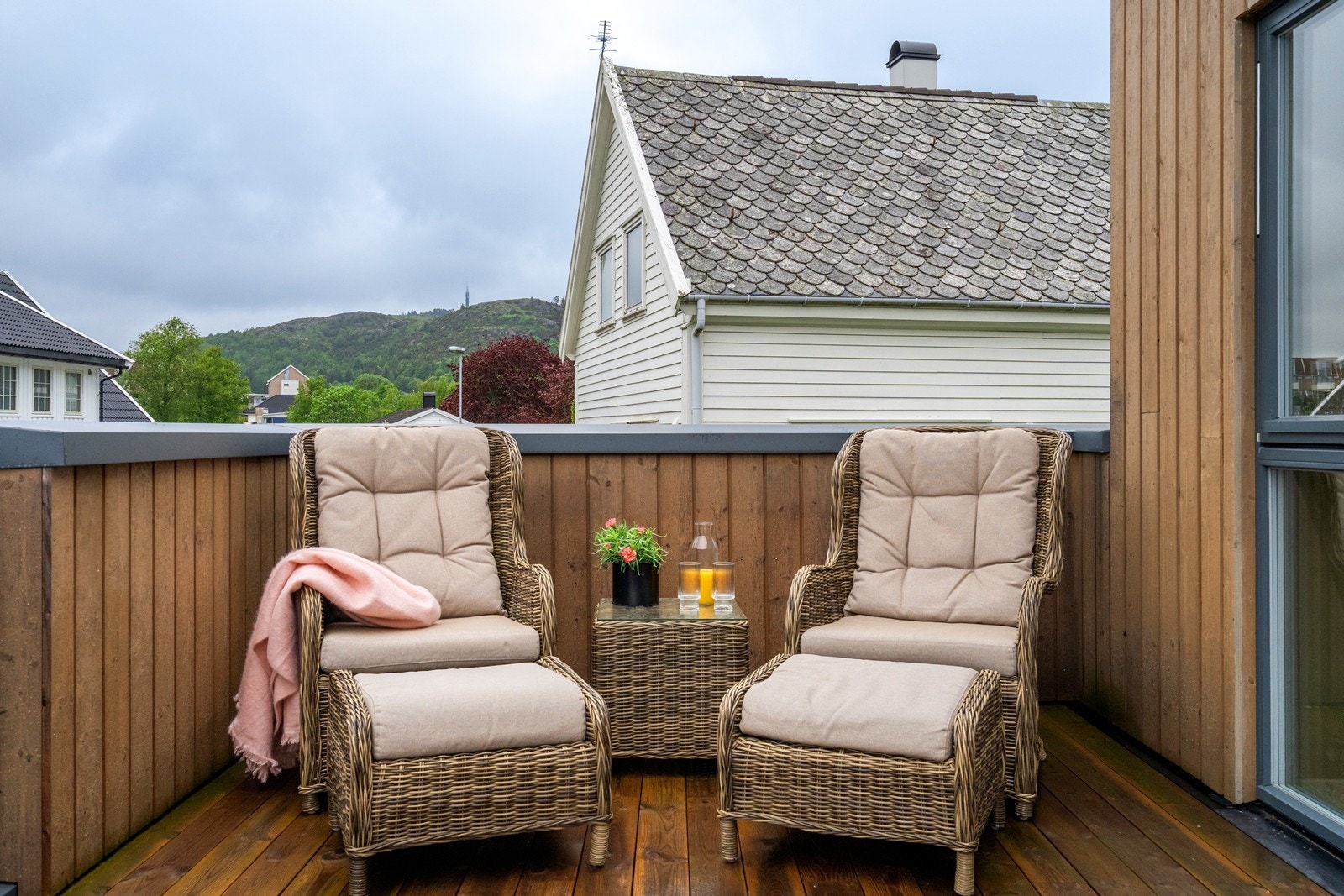 Her er det god plass til møblering av flere sittegrupper og grill. Galleribilde