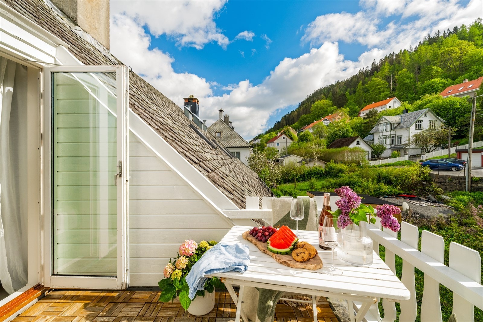 Den private takterrassen måler ca. 5,7 m². Galleribilde