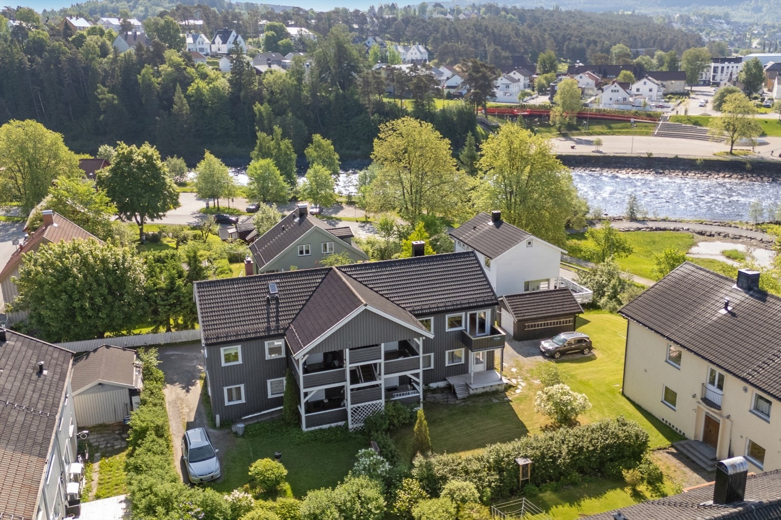 Velkommen til Alfheimvegen 7 - en leilighet over to etasjen med en rekke gode kvaliteter! Galleribilde