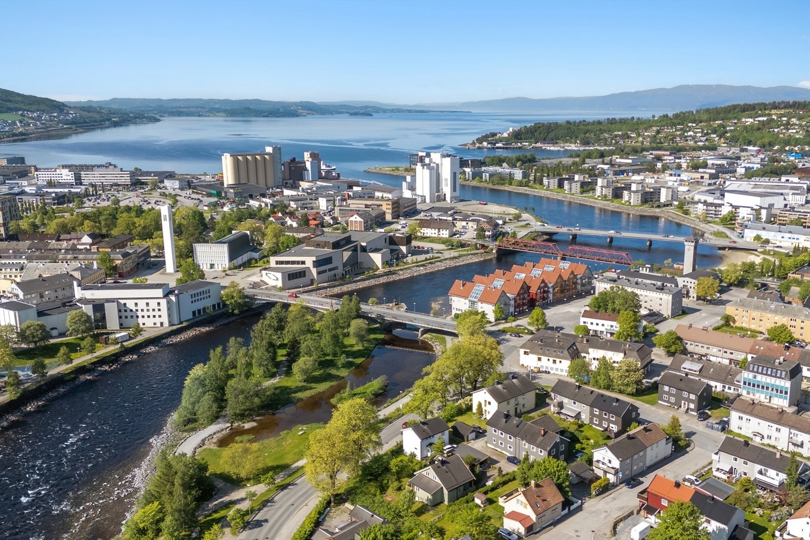 Fra Alfheimvegen er det kort vei til servicetilbud som AMFI Steinkjer og Dampsaga Senter. Galleribilde