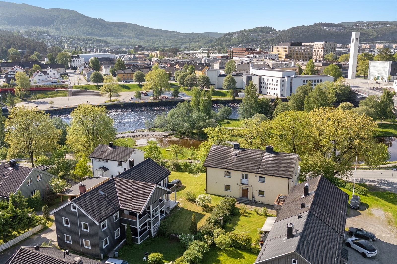 Steinkjer stasjon ligger kun 9 minutter unna, med gode forbindelser videre. Galleribilde